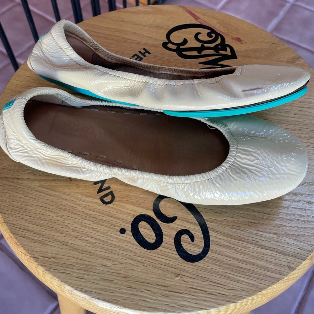 SOLD—Tieks size 7 Foldable Patent Leather Ballet Flats EUC - Picture 9 of 12